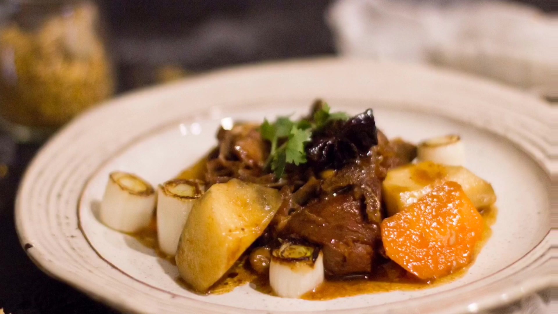 今天做了山药红焖羊肉,没有什么比大冷天吃羊肉更暖胃的了,虽然我是