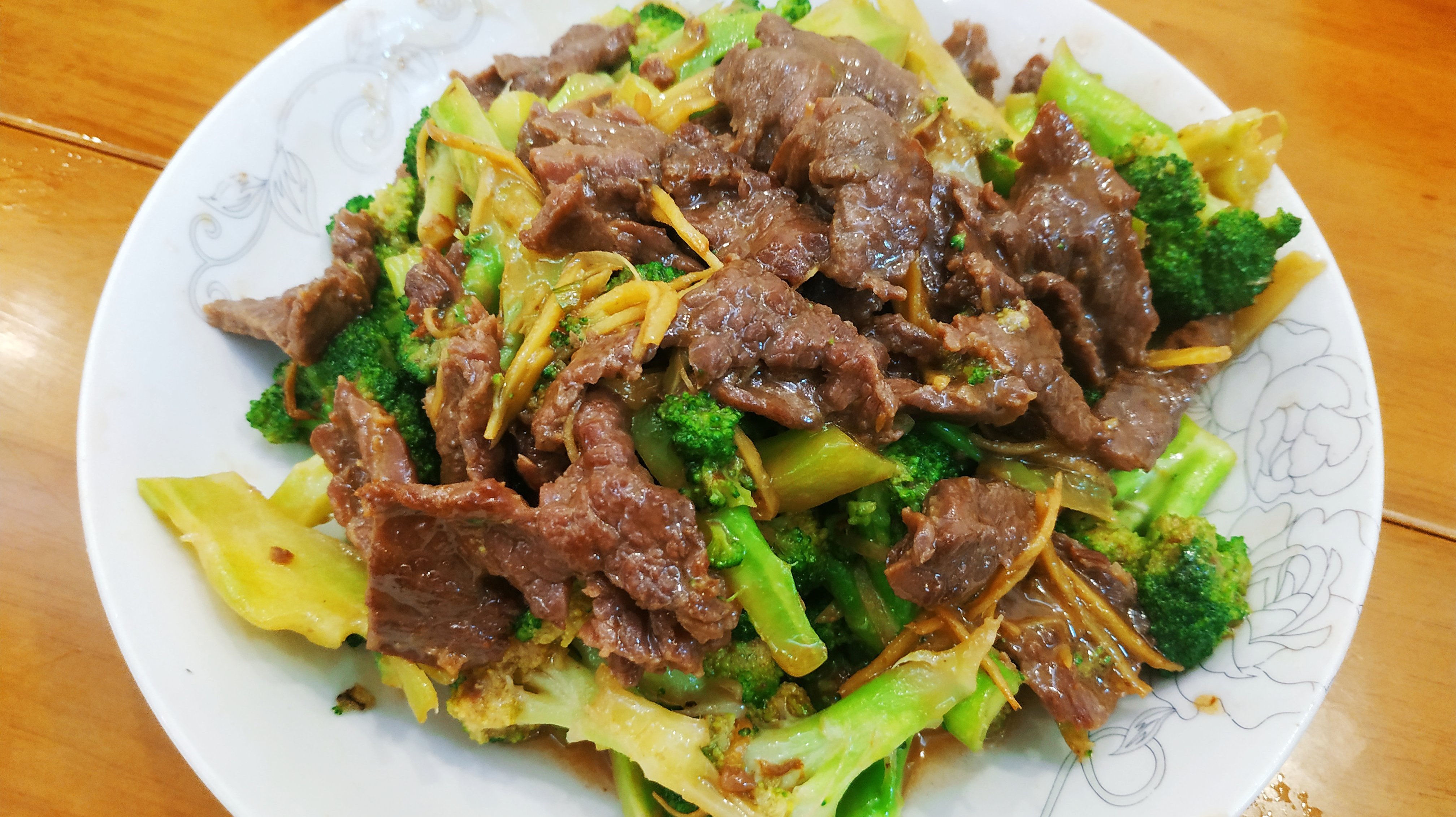 牛肉怎么炒又嫩又不烂,大厨的做法爽口美味,西兰花炒牛肉