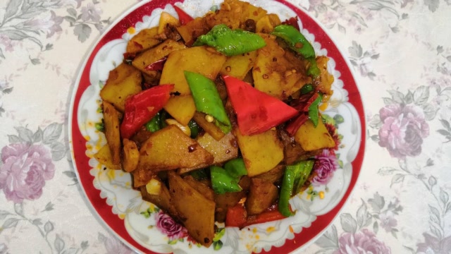 1新疆菜之大盘鸡的做法 2新疆菜之椒麻鸡的做法 02:54 来源:土豆