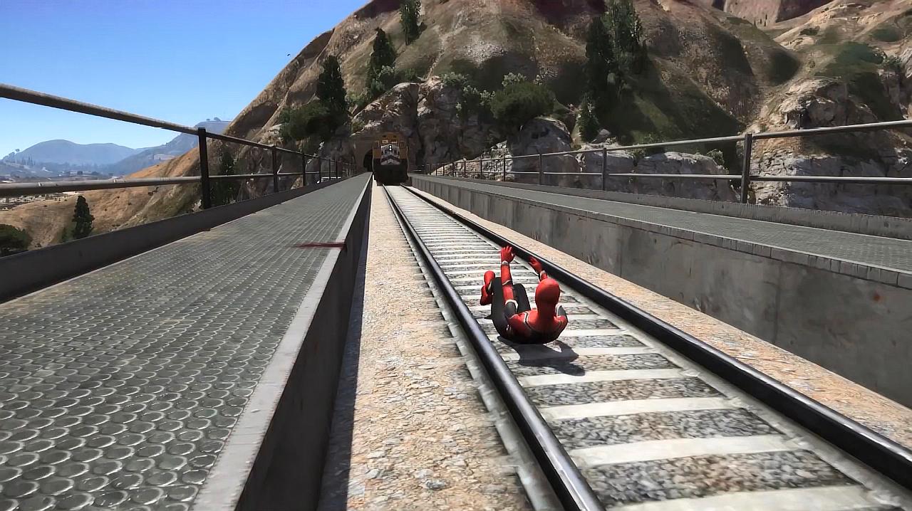gta5:火车都来了,蜘蛛侠这是什么动作?看完笑喷了!