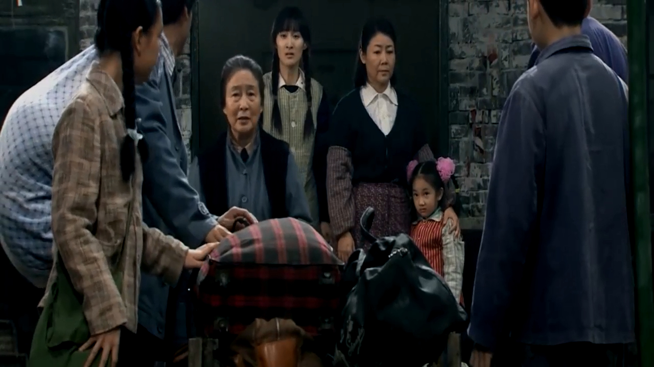 视频-林婶把排骨卖给邻居,没想到大邻居炖熟了,林婶却跑过来要端走