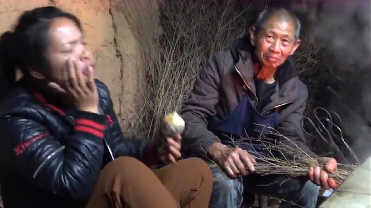 农村王四:今天老妈掌厨,做一道荤豆花,肉真多食欲满满啊