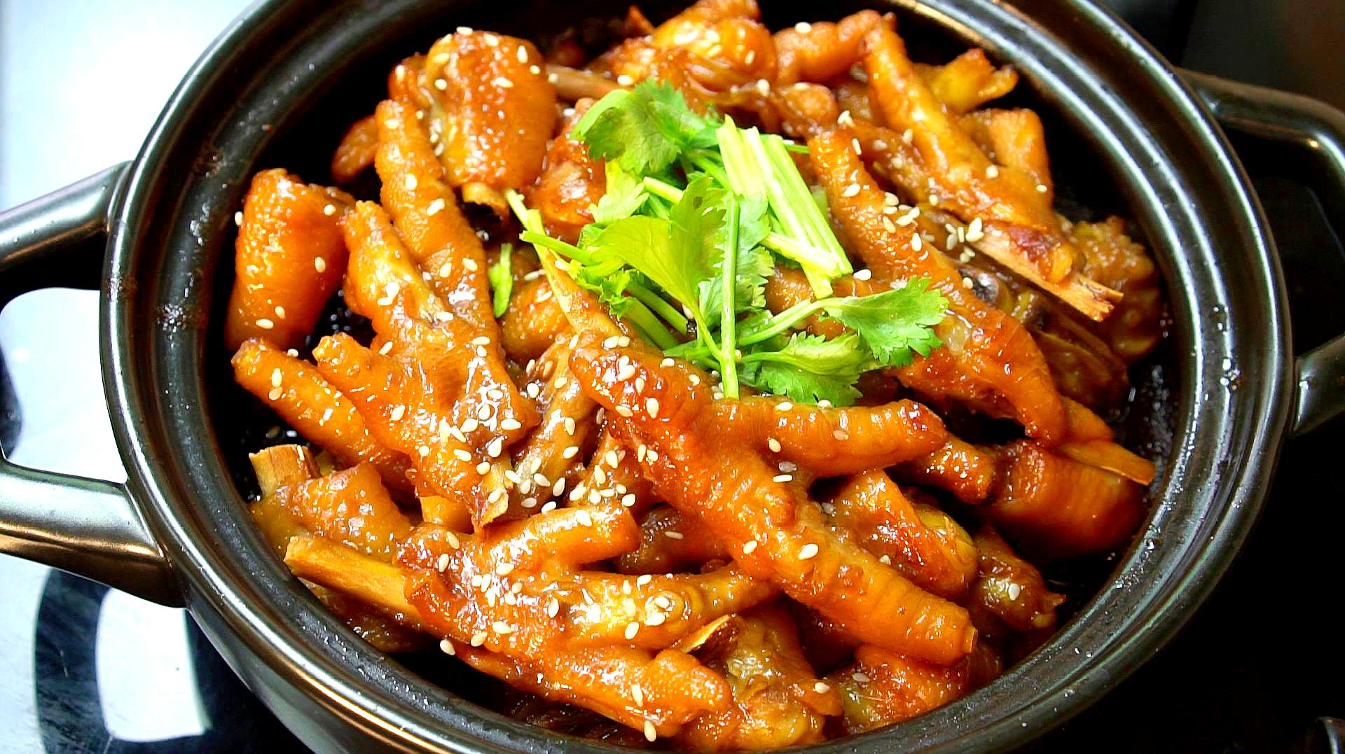 鸡爪这种广式吃法,我家孩子最喜欢,出锅香气四溢,吃一口满嘴香