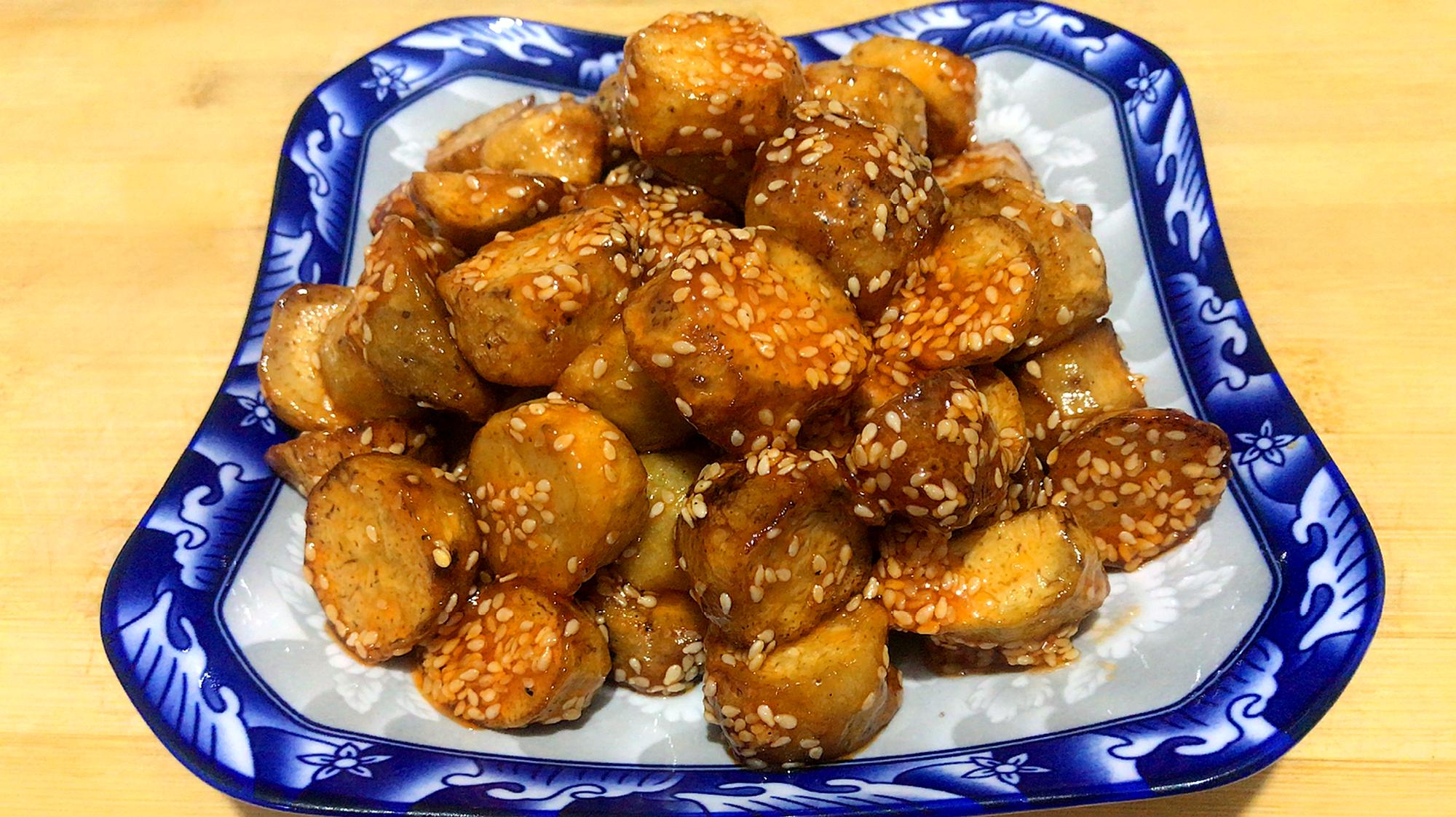 教您在家制作糖醋芋头,比饭店的还要好吃,营养又美味,一看就会