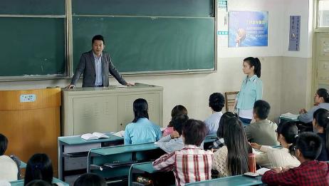 老师上课考问学生背诗词 学生刚一开口 就把我逗笑了 真是有才 爱言情