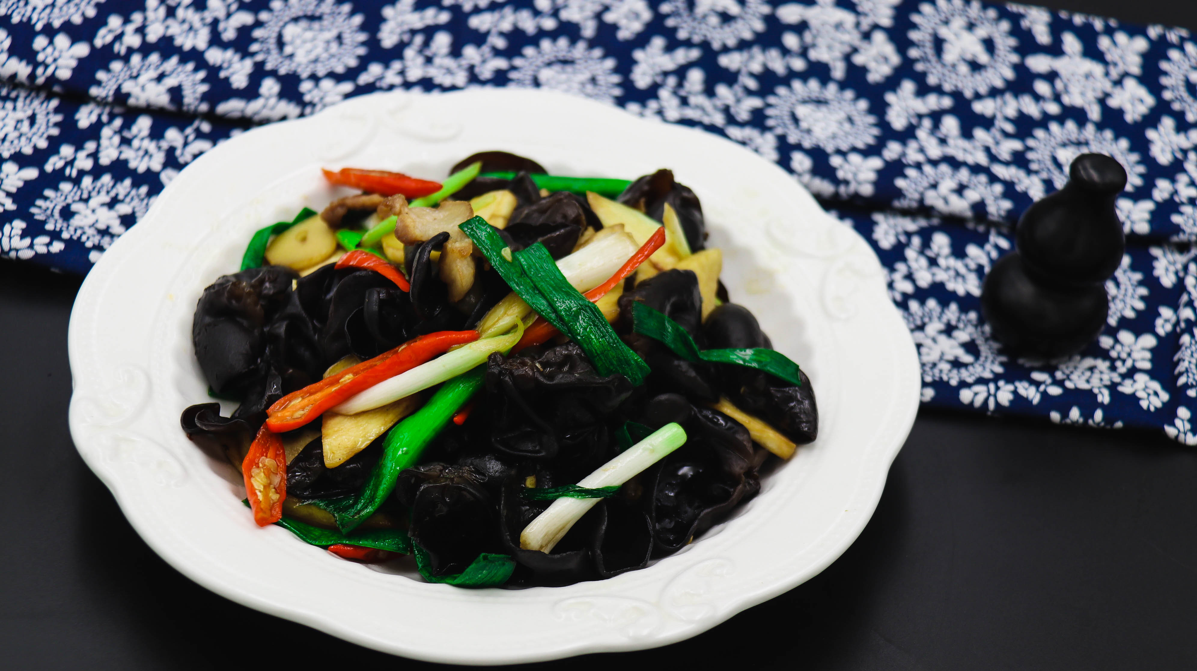 厨师长教你:小炒黑木耳的做法,简单,健康,好吃