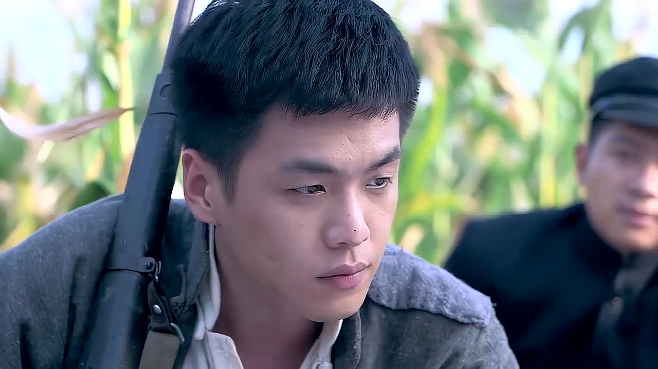 之雪豹--战士激愤要去救人,没想被自家人给拦下,义正言辞反击  01:28