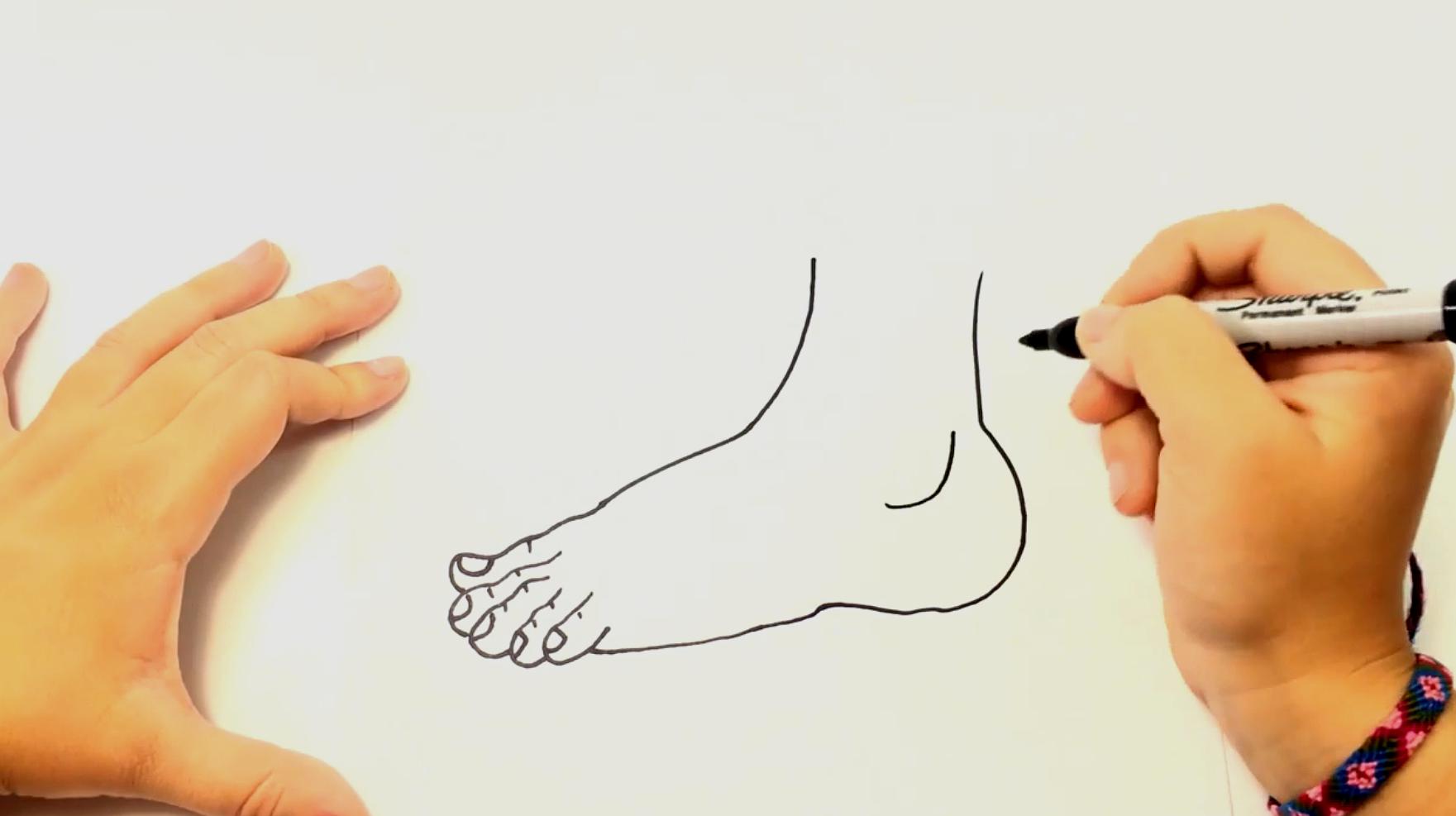 从大脚趾开始,画出脚丫的轮廓,然后再画出指甲就可以啦,两只脚画法