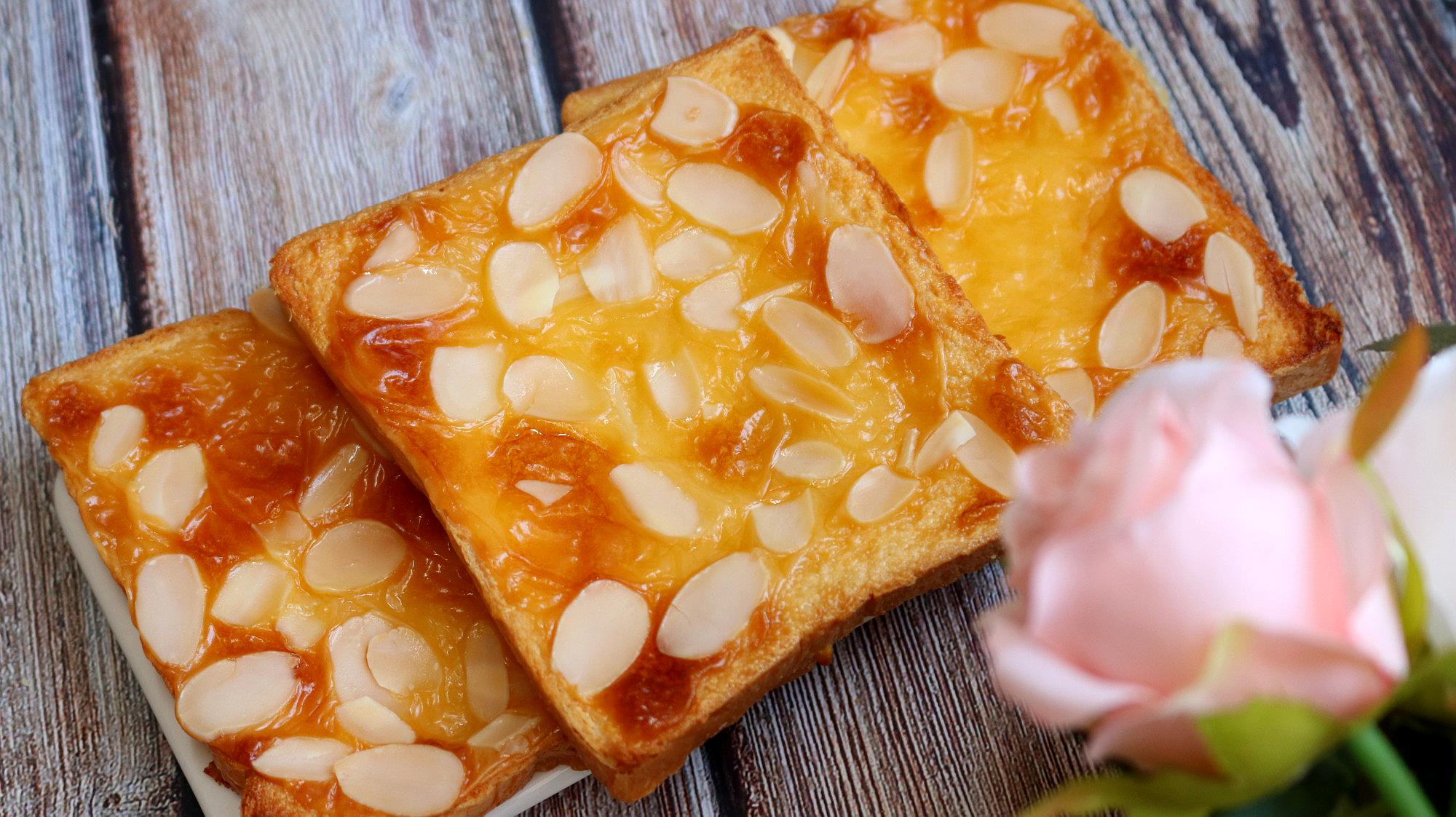 网红甜品"岩烧乳酪"原来这么简单,搅一搅抹一抹,软糯香甜!