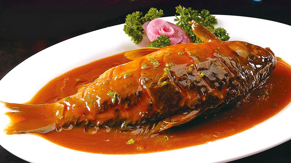 红烧鱼最好的做法,详细步骤解说,鱼肉鲜嫩不腥,家里的标配菜谱