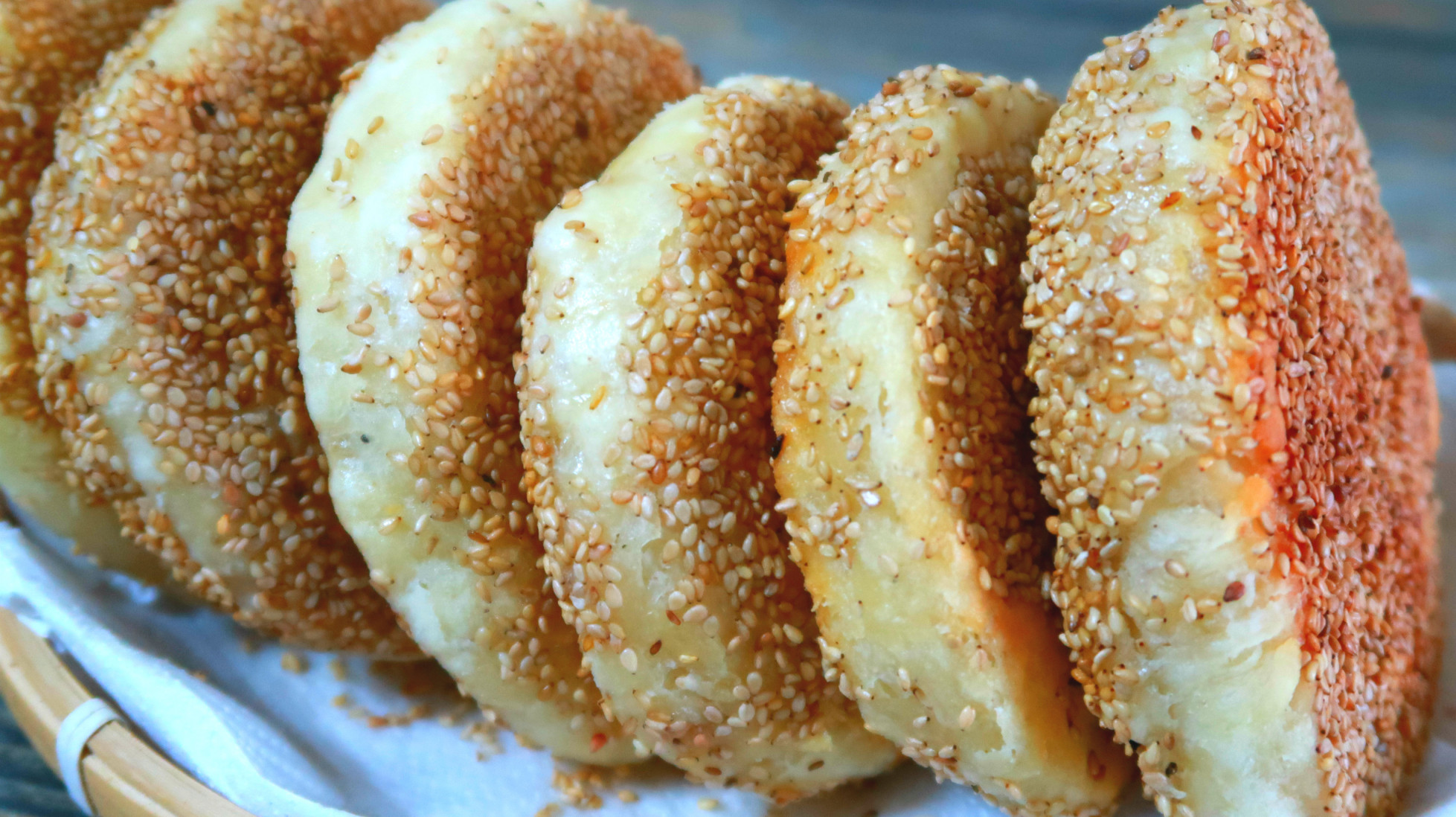 香酥芝麻饼,家庭版懒人做法,不用揉面,个个宣软蓬松酥掉渣