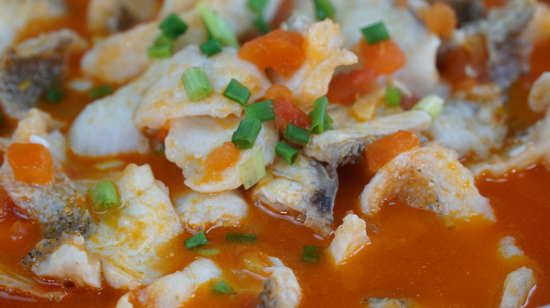 番茄鲈鱼想要做好不是很容易,厨师长教你几个诀窍,轻松掌握