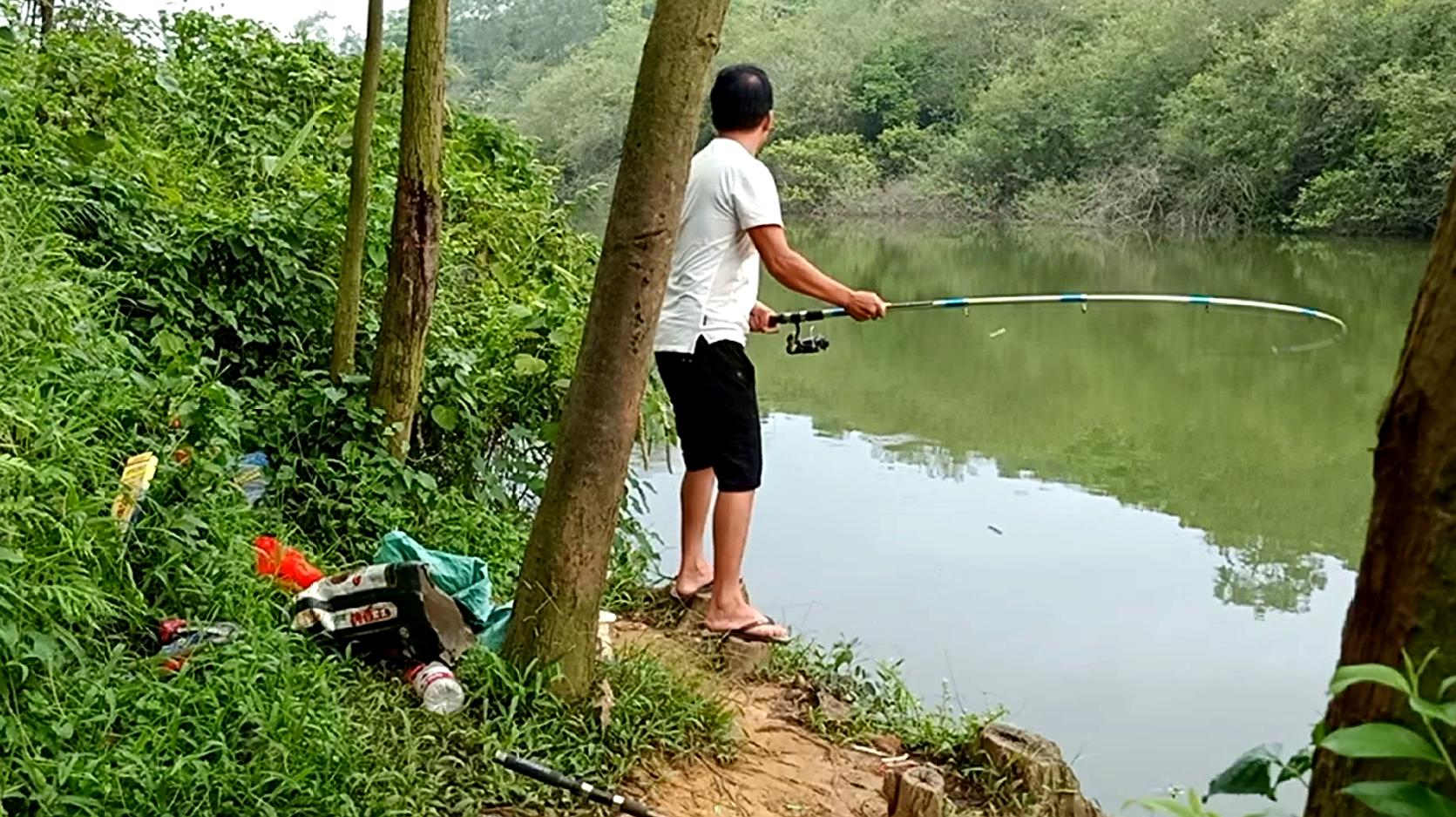 水库钓鱼,悠然自得,实在是享受!