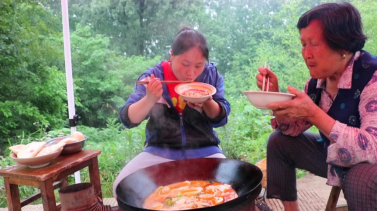 07:28 來源:好看視頻-胖妹做飯視頻陳說美食,看她吃飯好香 服務