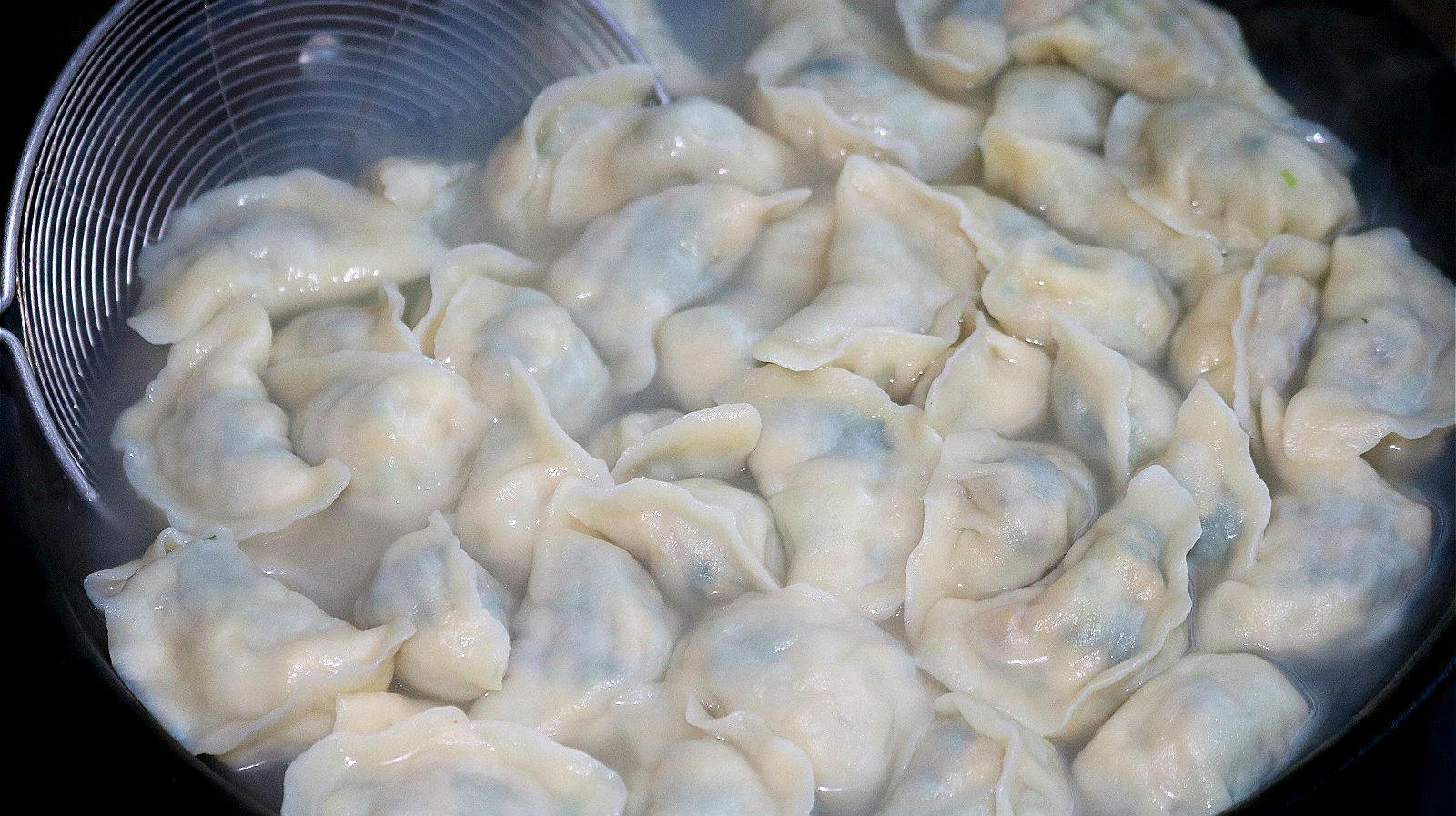 4黄瓜鸡蛋馅水饺:用黄瓜和鸡蛋包成水饺,特别有清香味,怎么吃都不腻