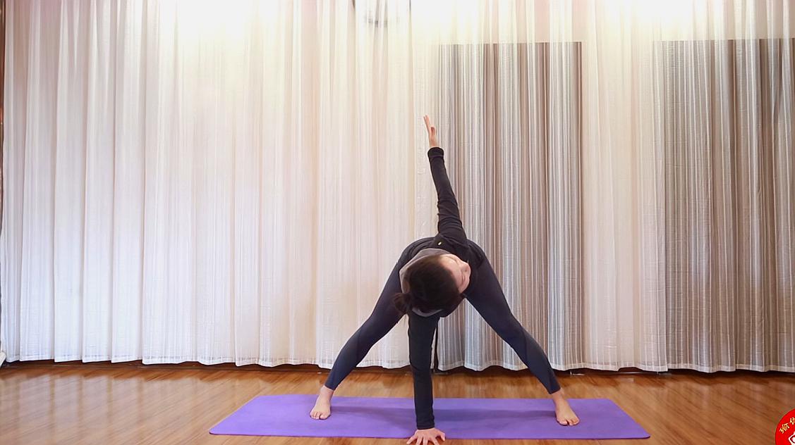 减肥塑形最有效的瑜伽练法,扳腿拉伸减去腰间赘肉,效果显著! 网易.