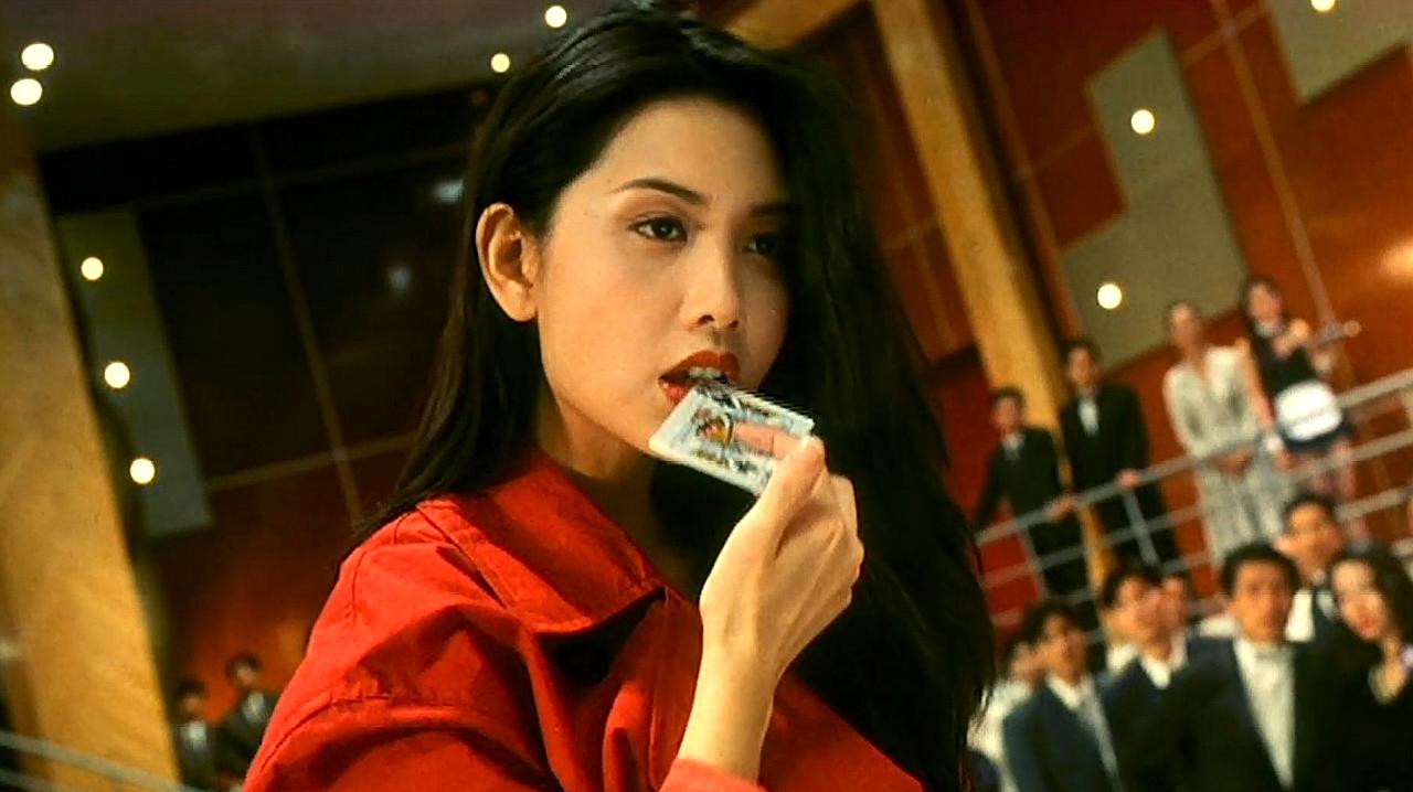 赌神2:海棠上演叼牌动作,这一幕真的很美,不可磨灭的经典之作