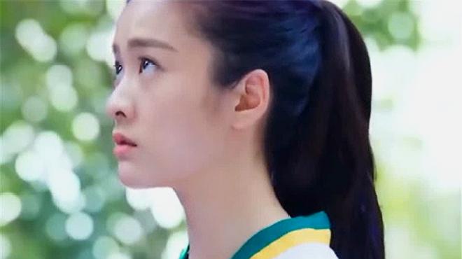 旋风少女:百草使出旋风三连踢,李恩秀竟这么快就避开了
