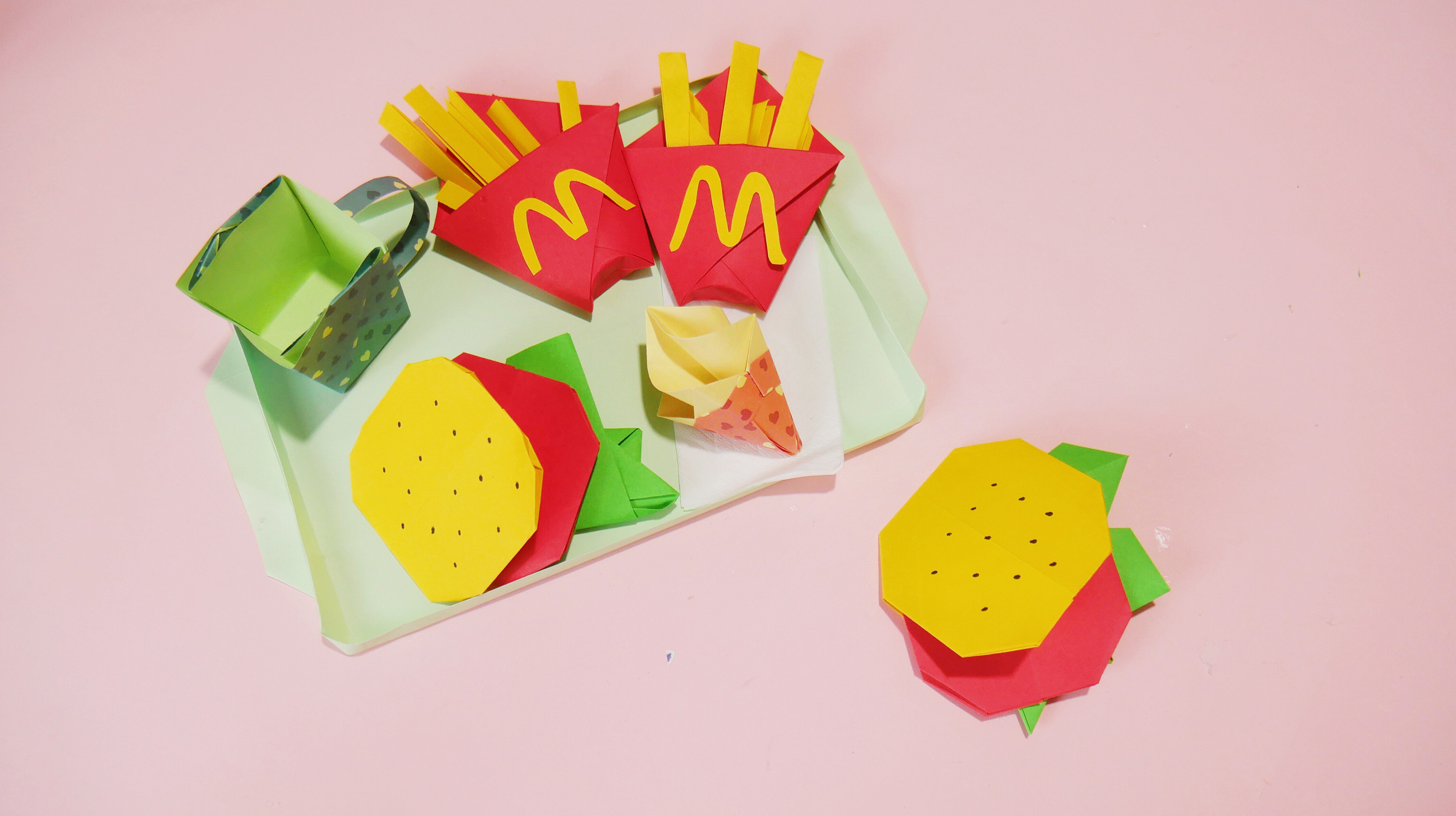 小花花怎么折纸?