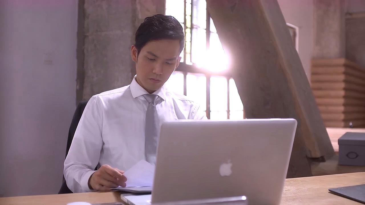 何以笙箫默:本想安排其他律师负责,看到联系方式后呆了,是她!