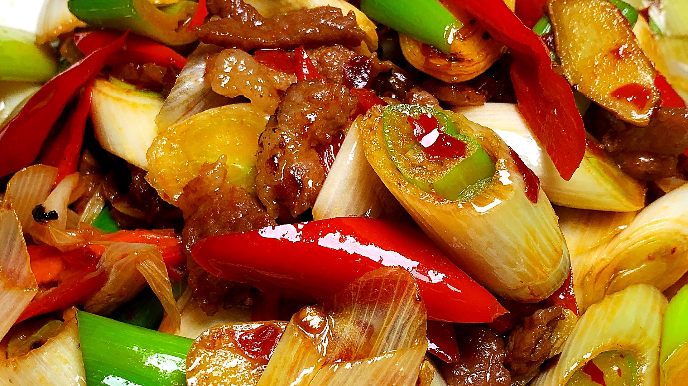 饭店的大葱炒肉为啥好吃?原来做法和技巧很简单,连吃一周不腻