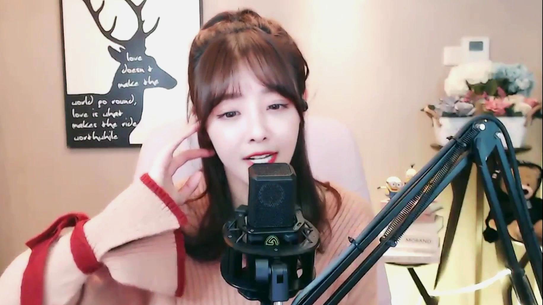 网红兔子牙翻唱《有何不可》,看过才知道什么叫人美歌甜