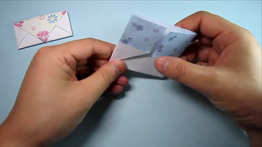 如何制作折纸零钱包?