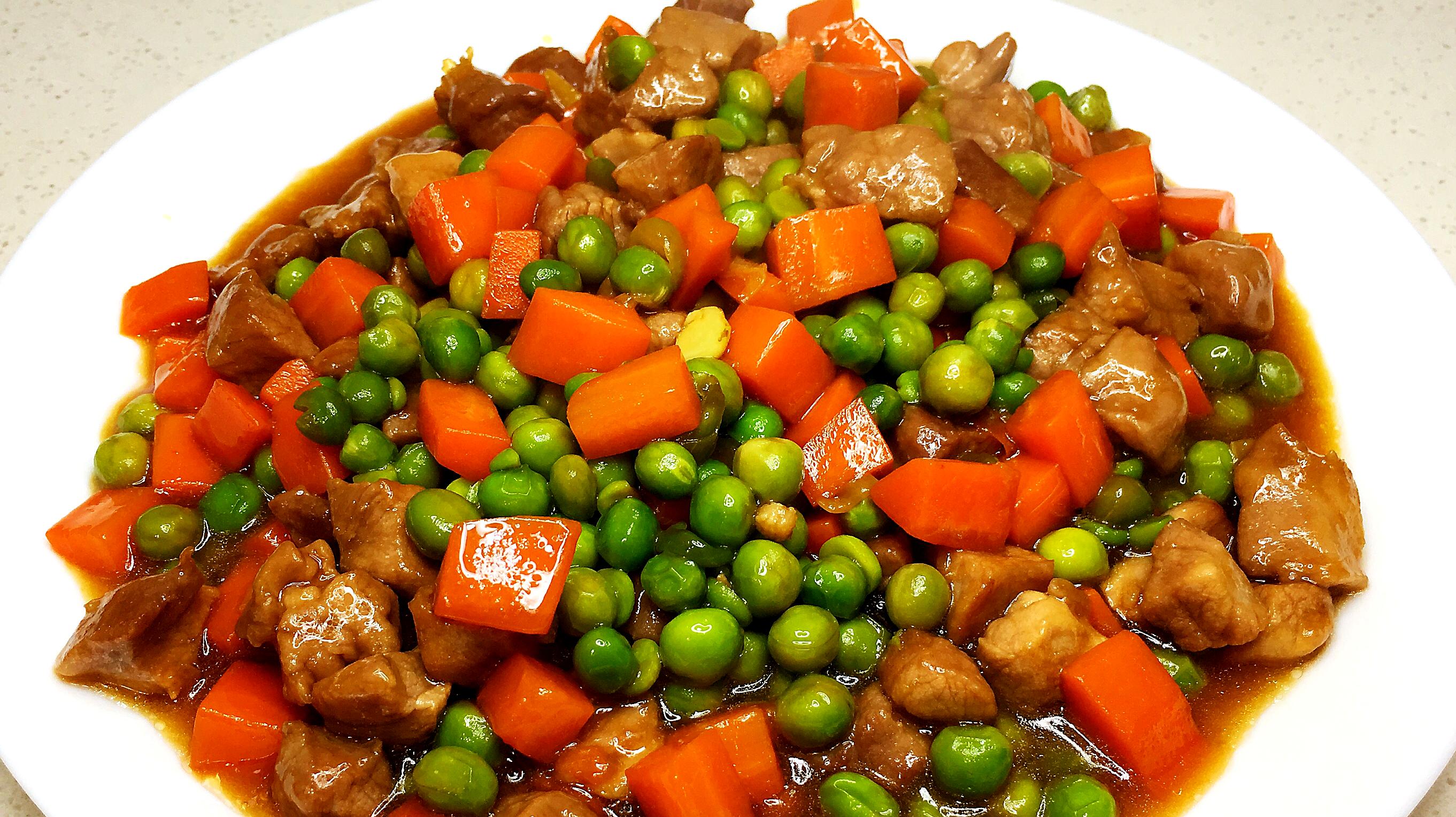 肉丁炒豌豆烹饪简单,肉丁软嫩,豌豆香甜,大人小孩爱吃的下饭菜