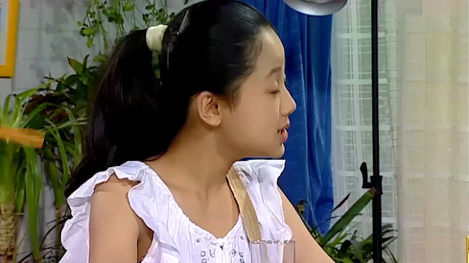 夏雪不承认刘梅后妈的身份,吃个饭满满的敌意,场面太尴尬!