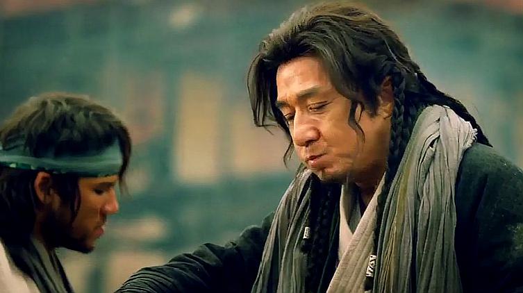 看到都护府练功,卢将军心中不服气,也开始了排兵布阵