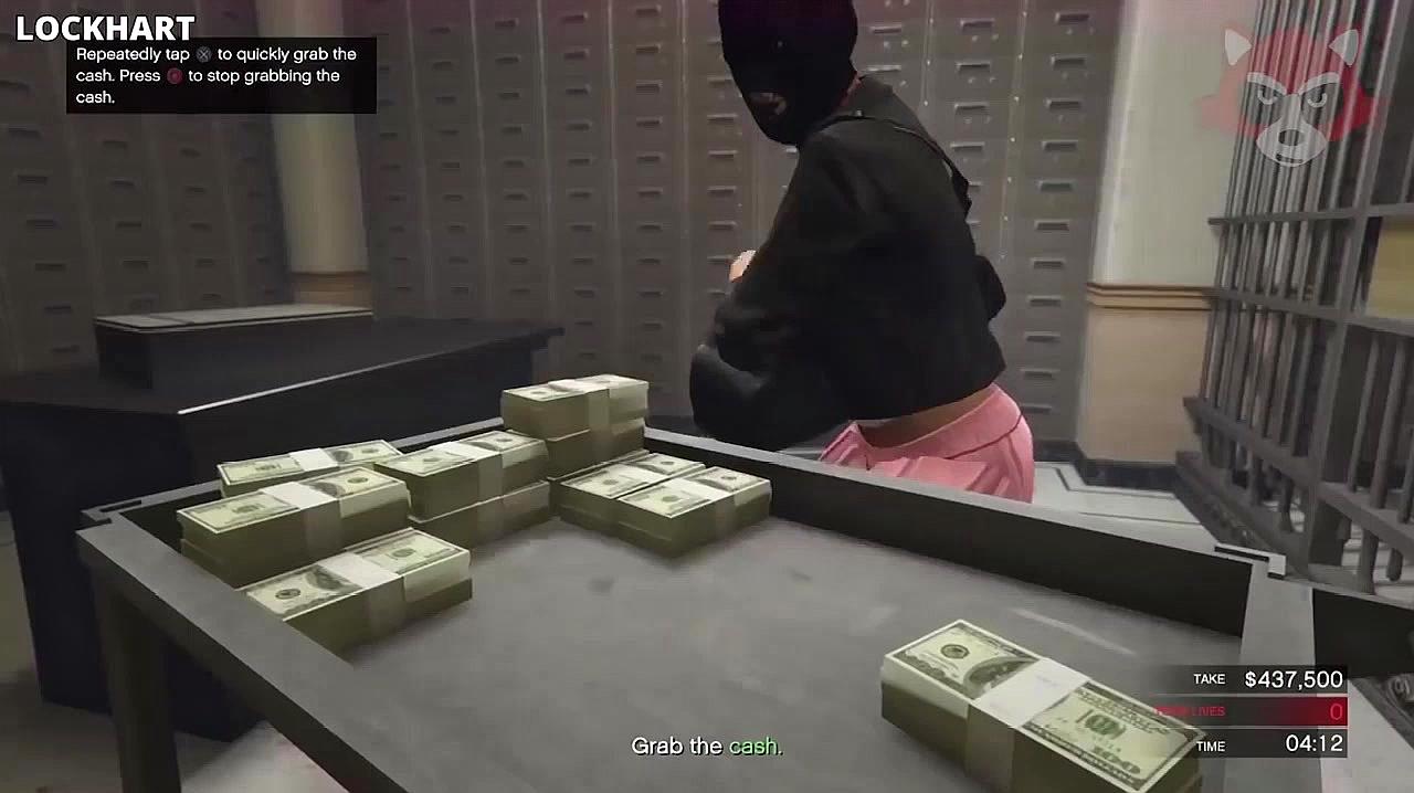 gta5:犯罪分子抢劫银行,没想到冲进来一辆汽车直接撞飞了罪犯