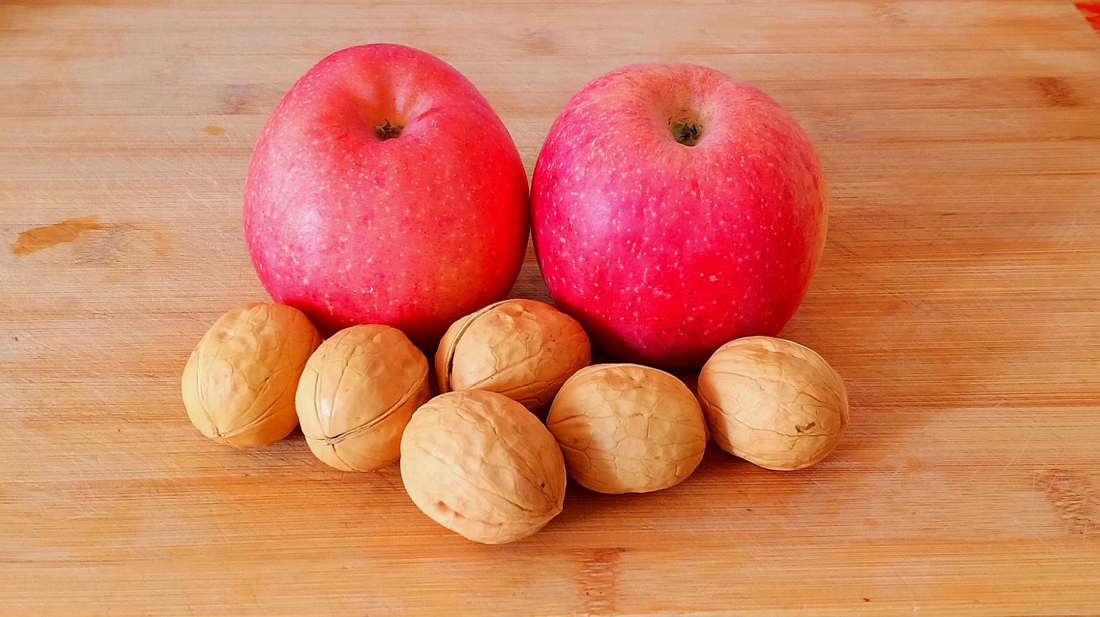 2个苹果,6个核桃,这做法太新颖了,孩子吃一次就念念不忘