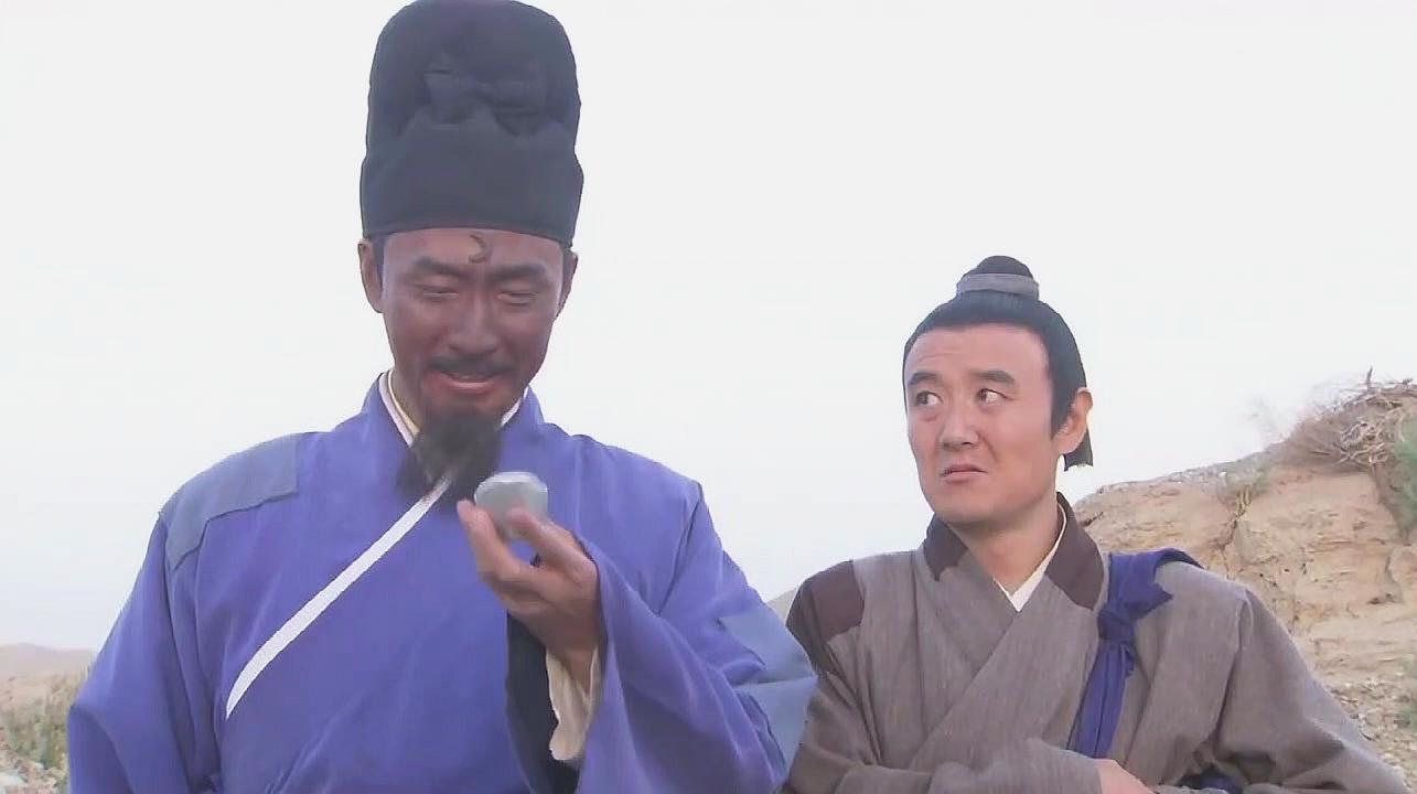 包拯拿着五十两还一直笑,包兴都无语了:您就别再欣赏了