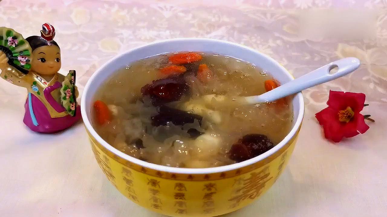 大厨教你百合银耳莲子汤的做法,黏稠好喝,超简单!