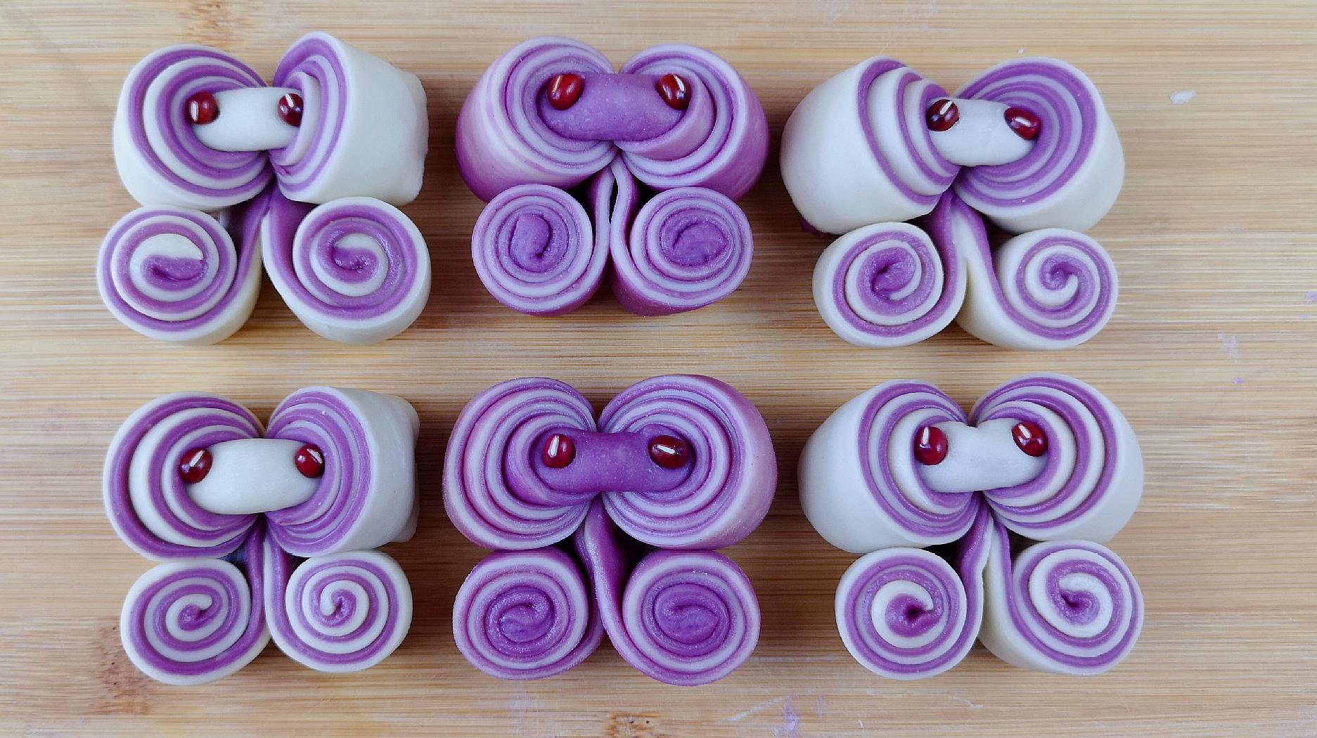 1紫薯千层花卷:花样面食,紫薯千层花卷创新做法,简单好看,营养又好吃