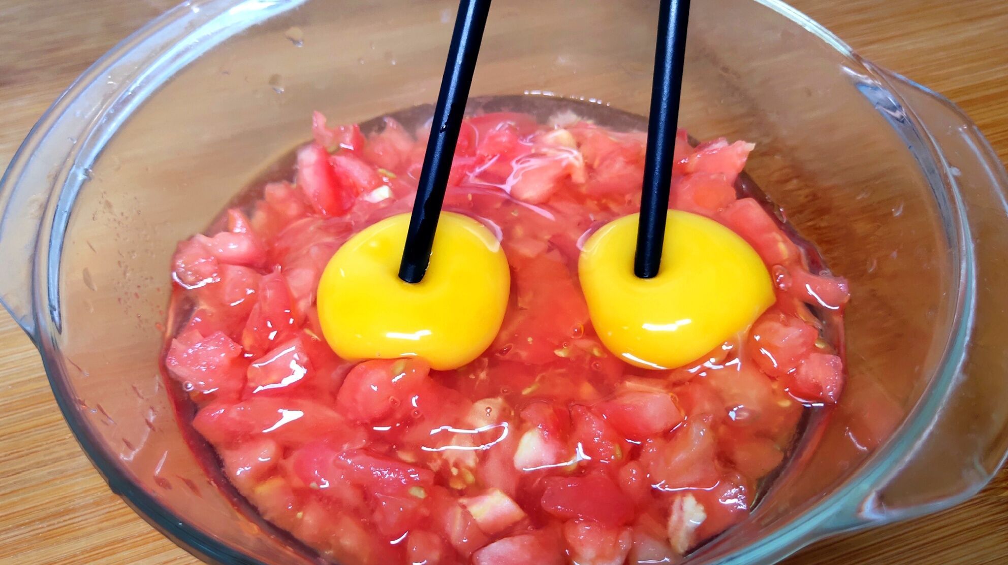 西红柿里打2个鸡蛋,没想到这么好吃,我家一周做6次,上桌就抢光