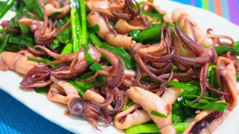 大厨教你海兔炒韭菜的家常做法,营养丰富味道鲜美,很适合孩子吃