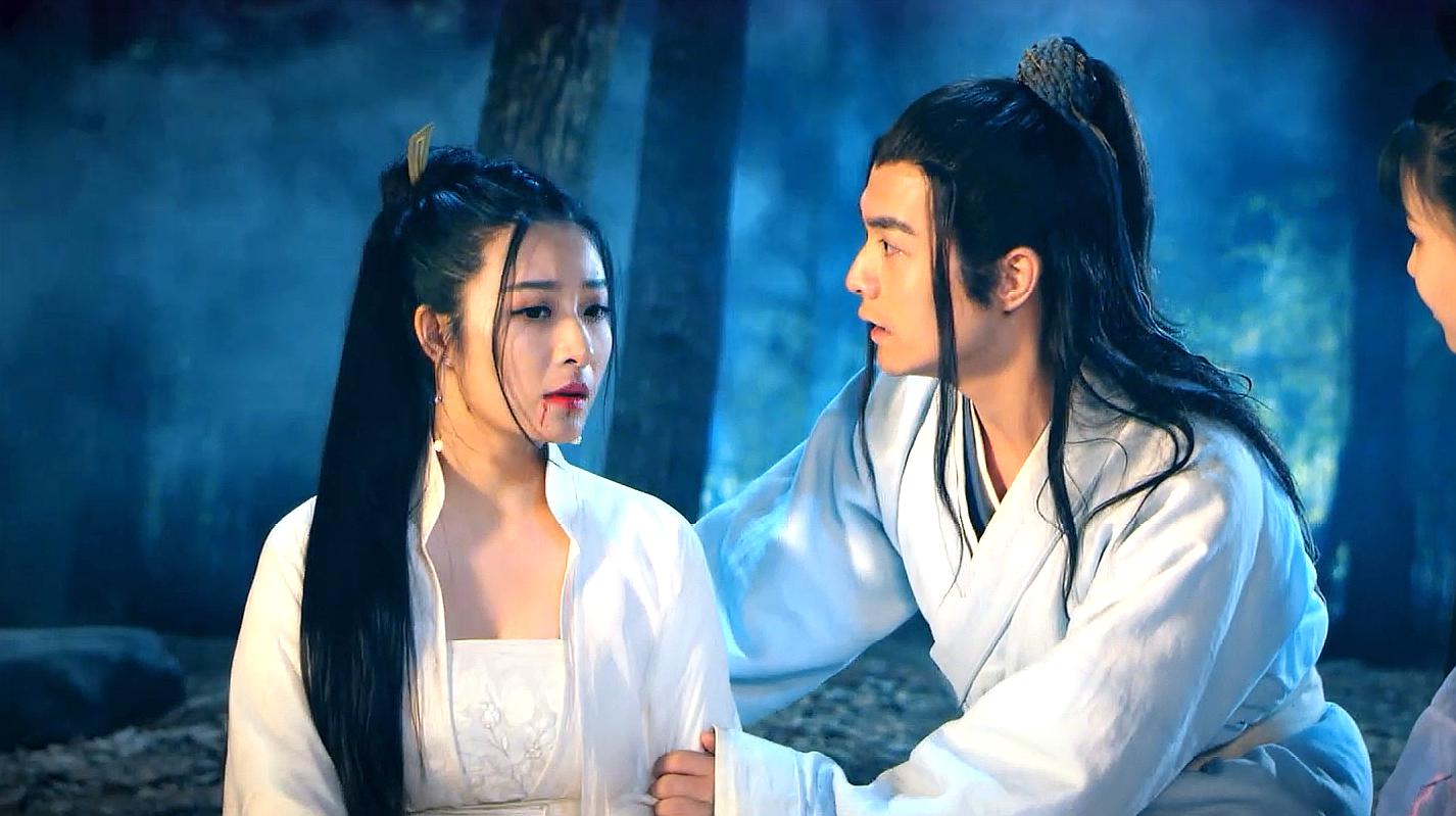 丑女帮小伙吸蛇毒,不但解了自己的毒,还恢复了绝世容颜!