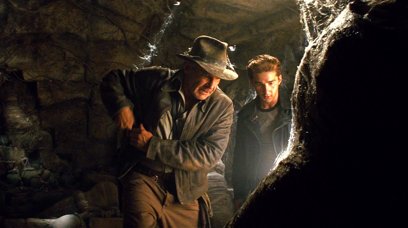 男子闯入神秘地洞,找到一个完整的水晶骷髅头,一部奇幻冒险电影