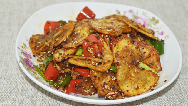 2秘制孜然土豆片的做法 01:40 来源:土豆-夏季食谱孜然土豆片 麻辣