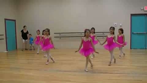 3岁儿童视频舞蹈(三岁小孩舞蹈视频教程)