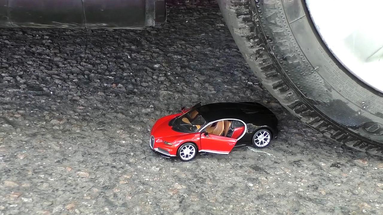 用汽车压布加迪玩具车,你猜结果会怎样?一起见识下!