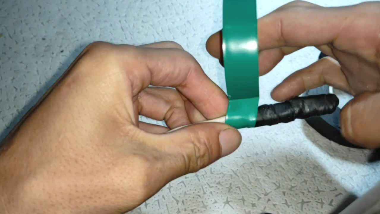 电线接头胶布这样包,不发虚,不漏电,紧密牢固,电工必学小技能