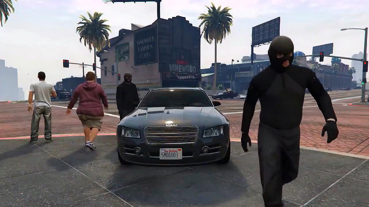 gta5:震惊!麦克和小富居然抢太平洋标准银行!