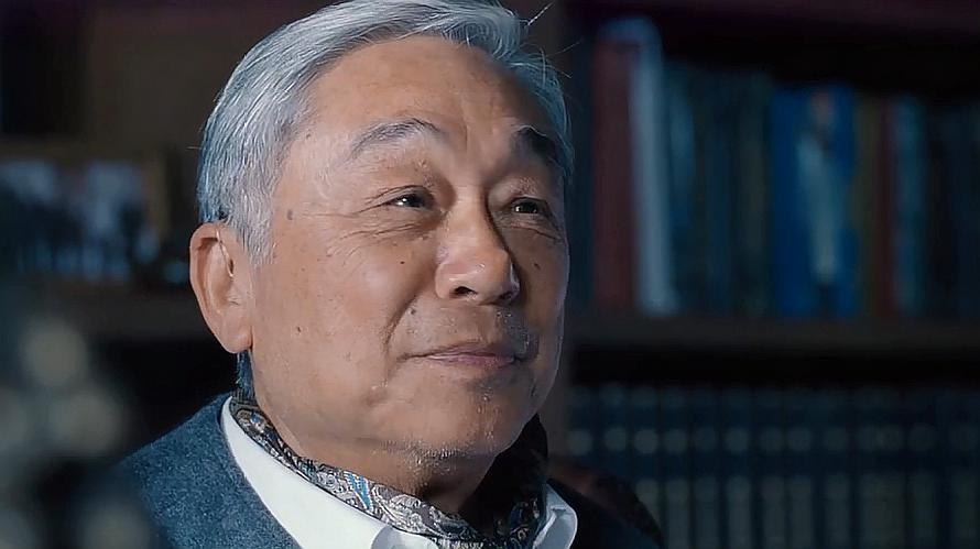窃听风云2:男子真是有钱,股市就这么被操控了?老头都急了