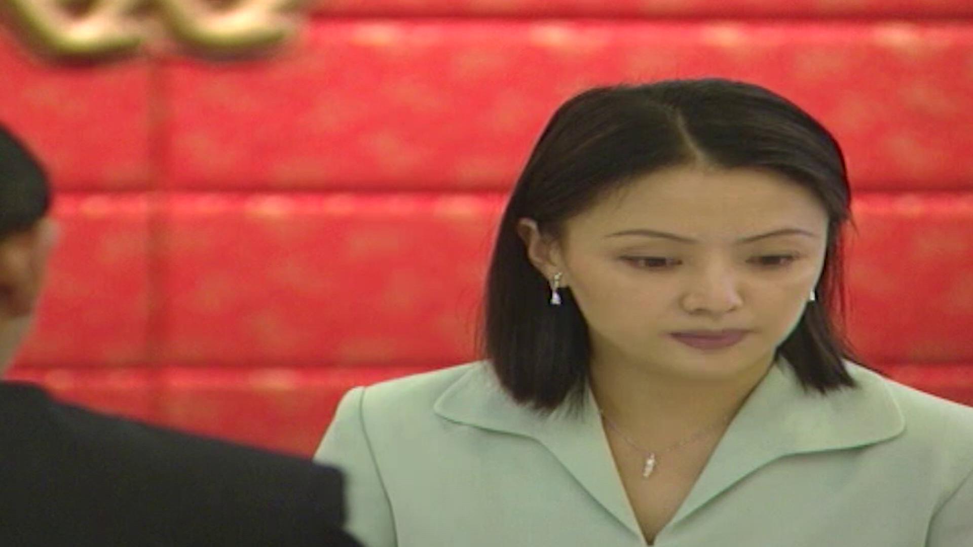 2犯罪影视--兆辉煌被通缉,拿着枪找未婚妻报仇,不料她恰巧撞上枪口上