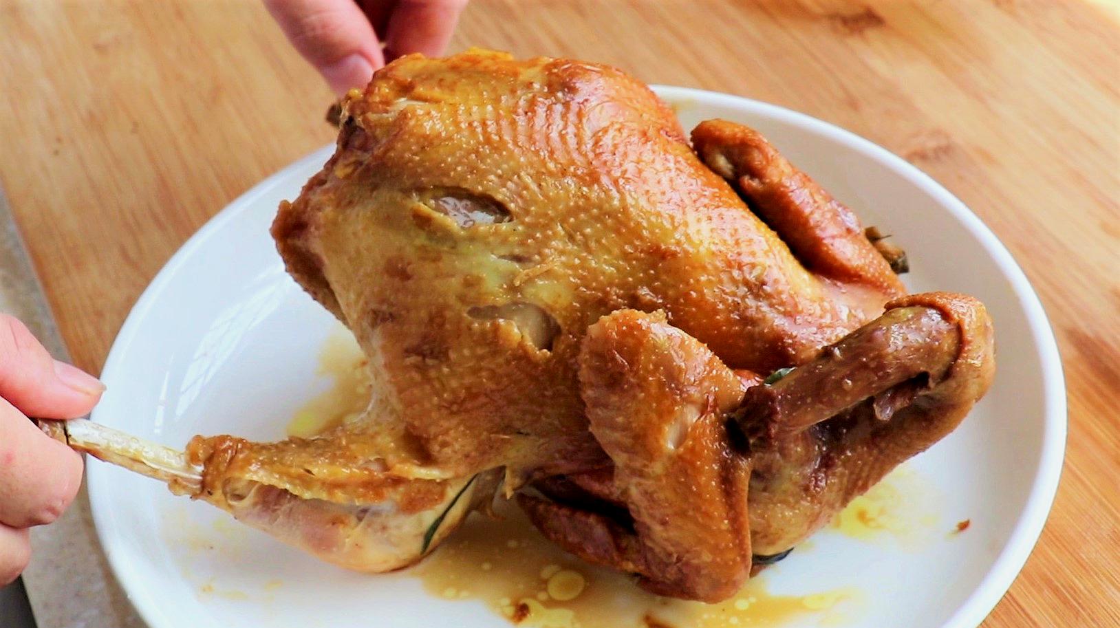 懒人版电饭锅焖鸡做法,不用水不用油,皮烂肉香,一顿3斤不够吃