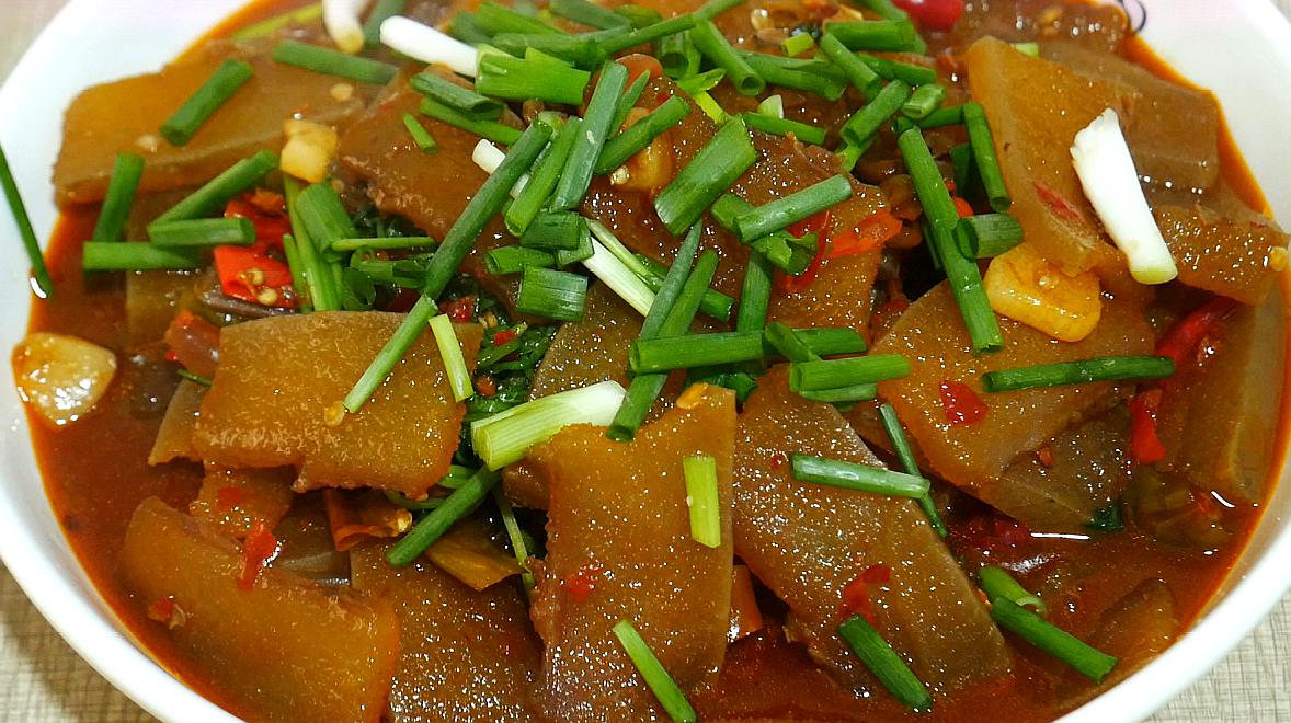牛皮这样做才好吃,香辣美味有嚼劲,搭配一碗米饭,吃起来真过瘾