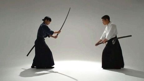 居合拔刀术 慢速看日本剑术如何快速出招 日本古剑术的一刀致命 爱言情