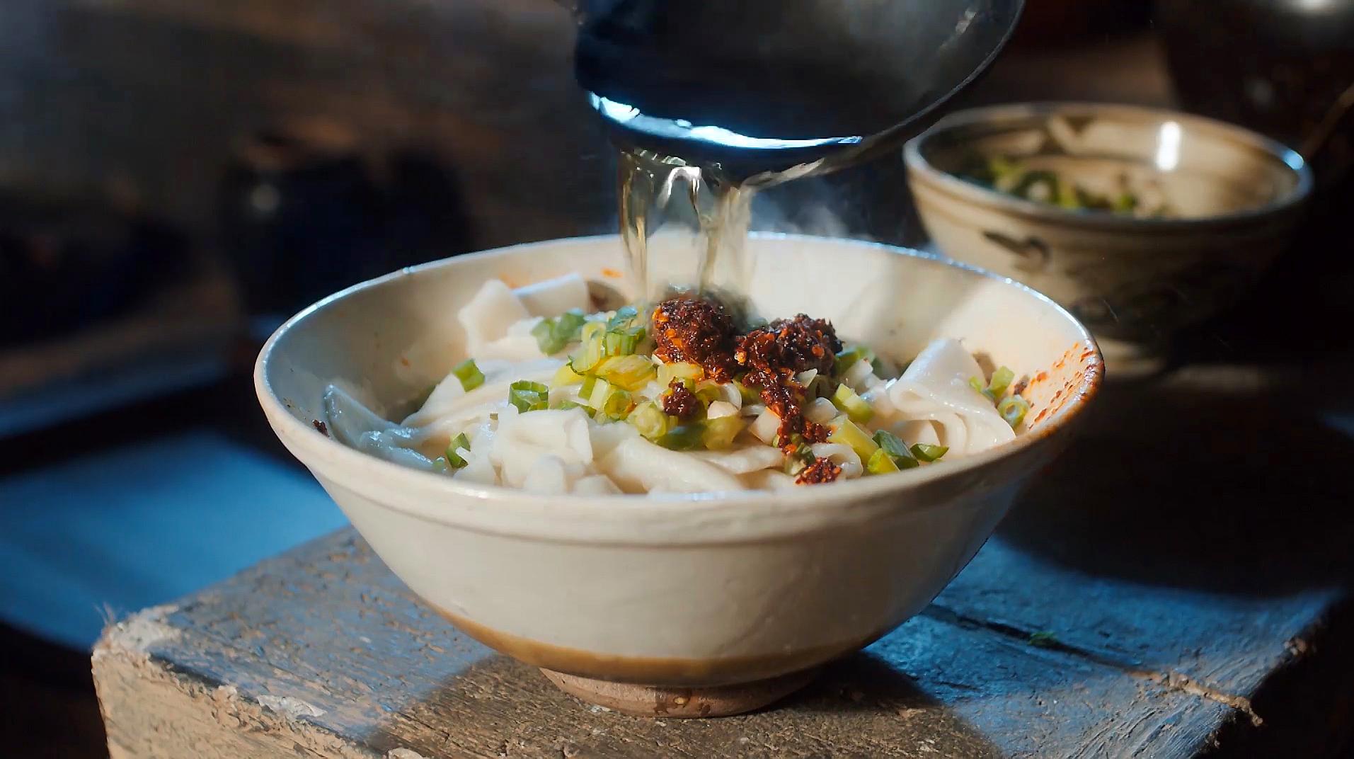 《白鹿原》经典泼油面一段,吃的满嘴流油,看了让人食欲大涨